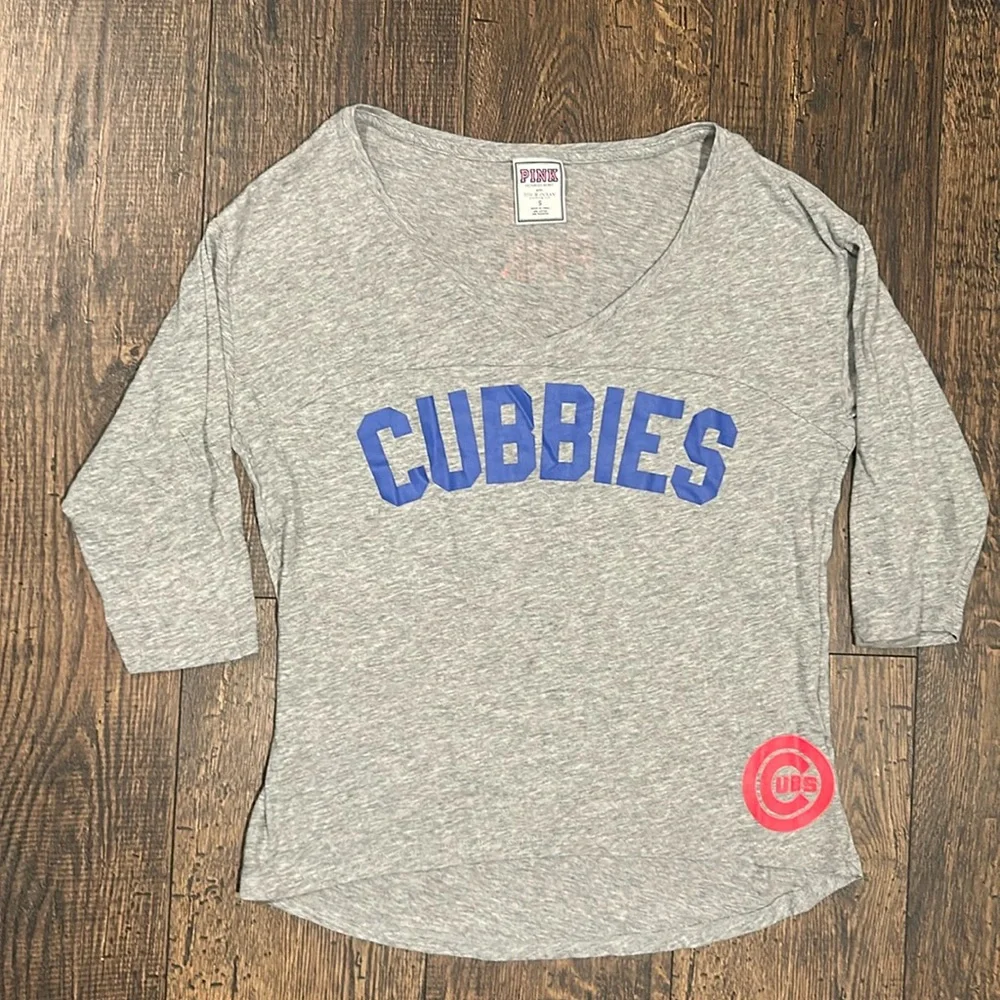Victoria’s Secret Pink with 5th & Ocean Clothing- Chicago Cubs Oversized T-Shirt - Picture 1 of 3